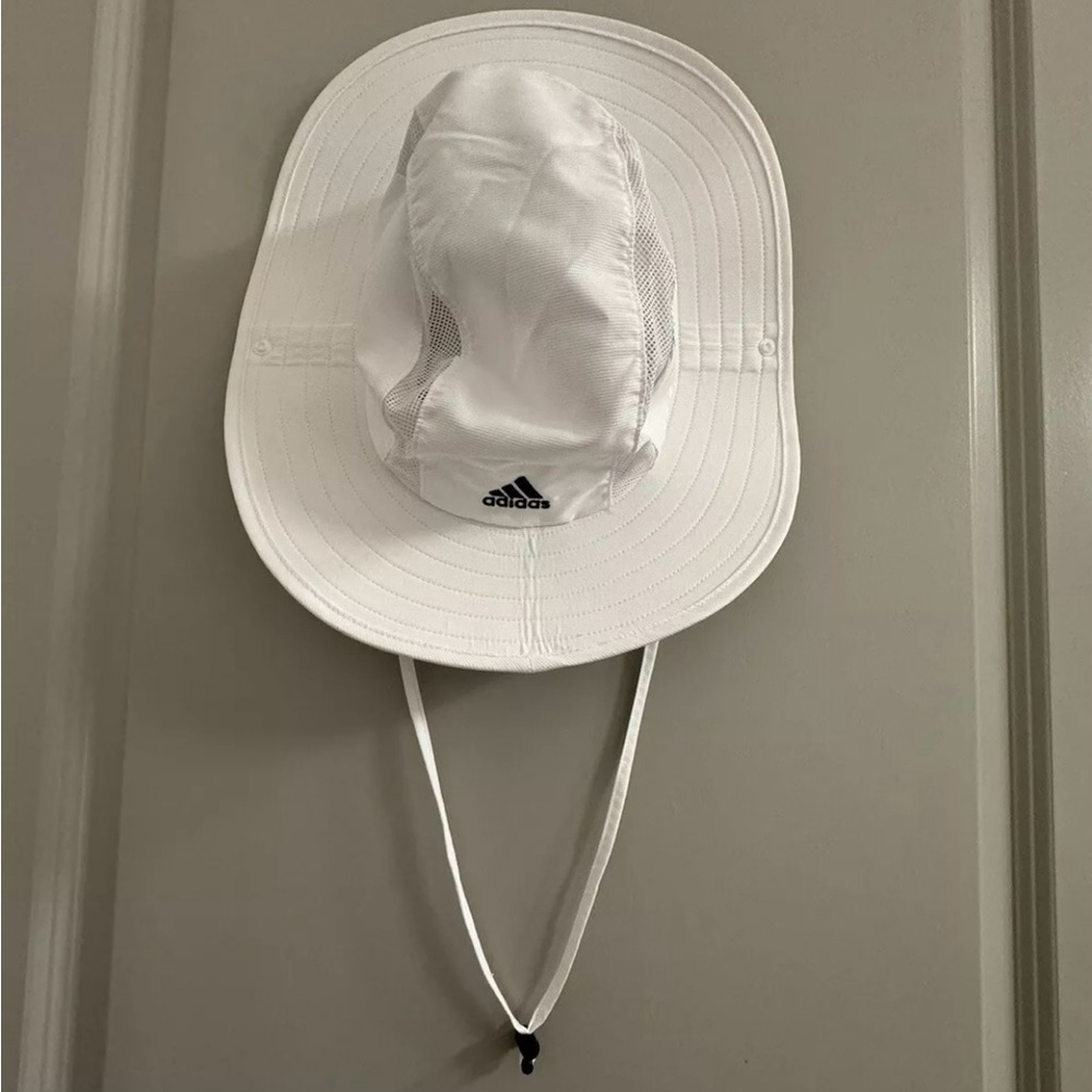 Adidas fisherman hat